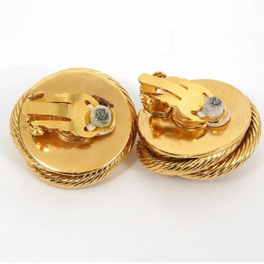 Vintage CHANEL faux pearl gold-tone clip-on earrings - Picture 5 of 7